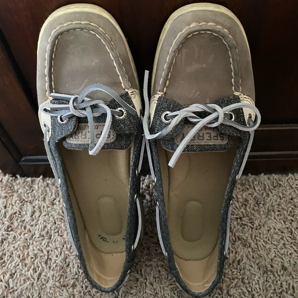 Lightly worn Sperry boat shoes, size 8